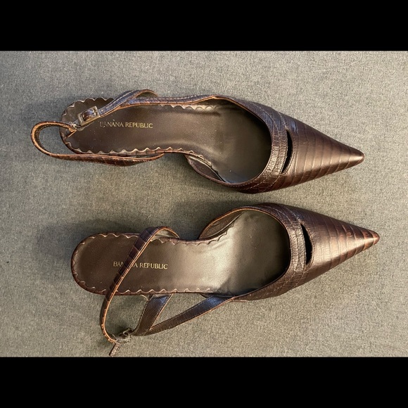 Womens sized 7 shoes by Banana Republic - Picture 1 of 4